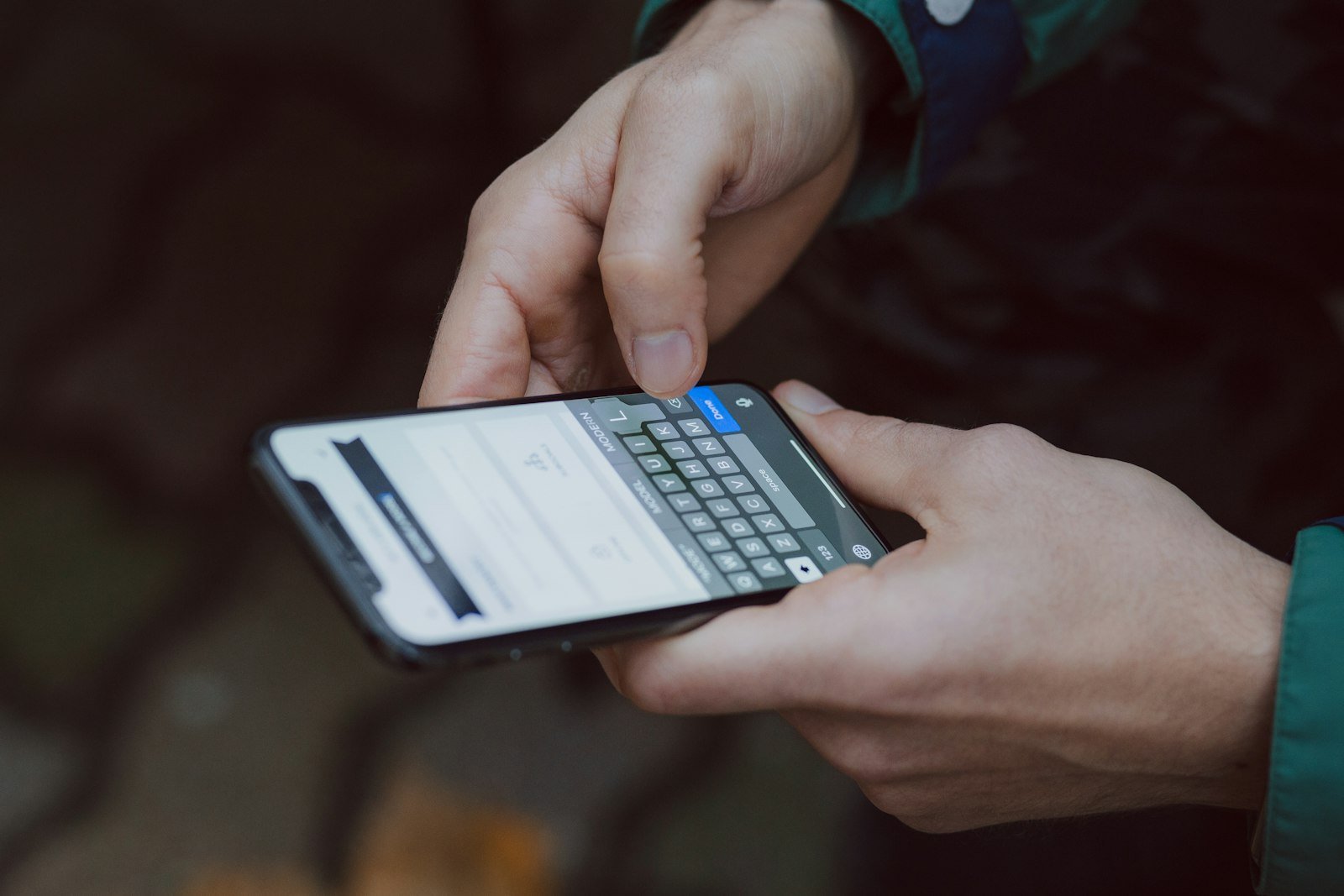 Google Pixel 11 Pro XL Person using the Google Pixel 11 Pro XL outdoors