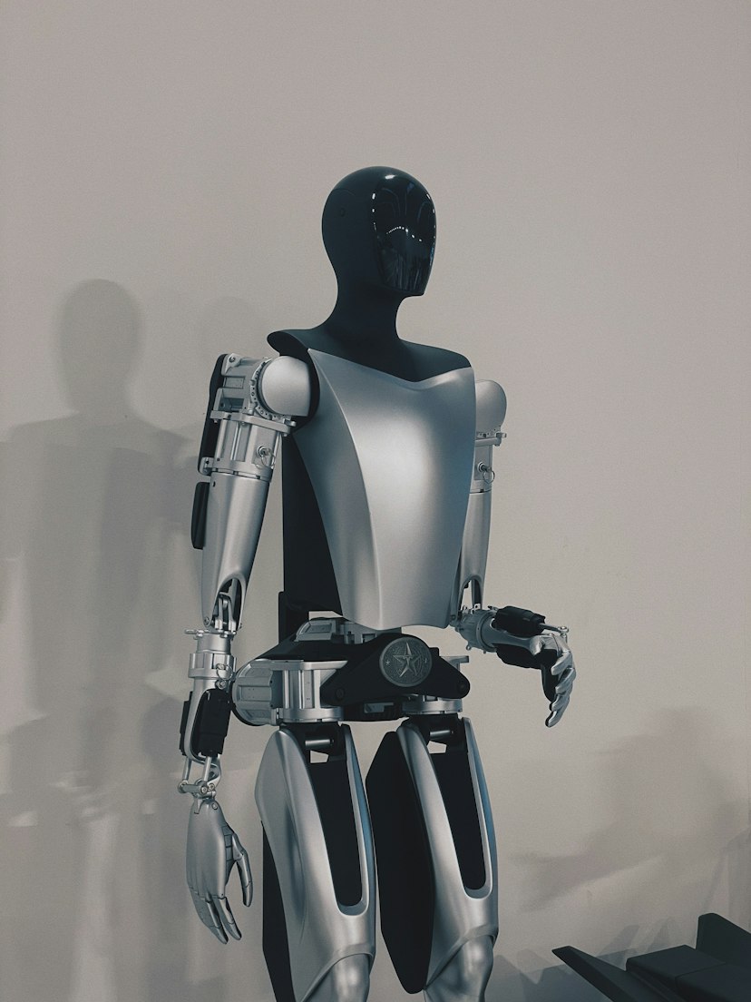 Humanoid robots 2026 lineup standing in a futuristic studio