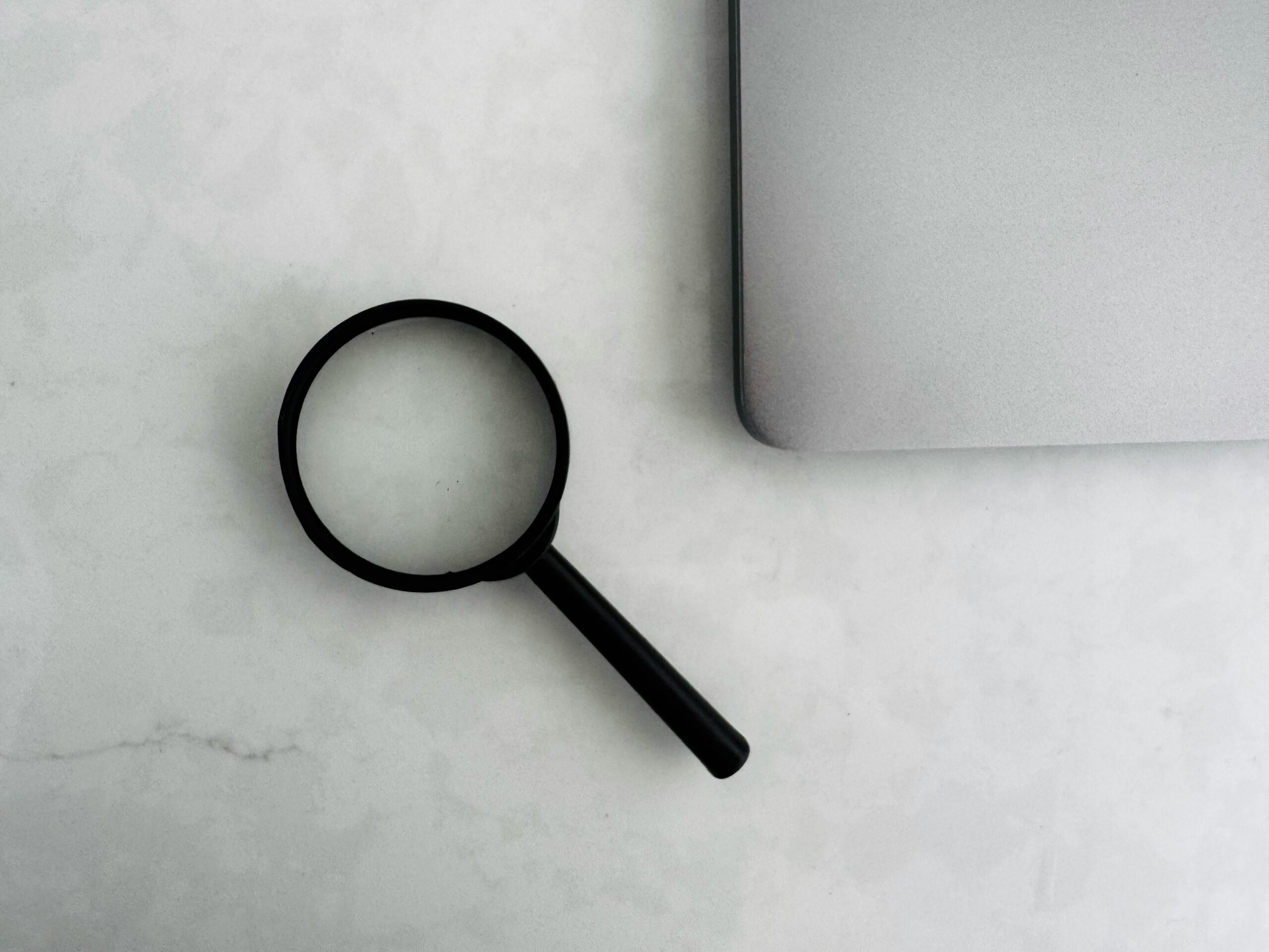 AI content detectors Magnifying glass symbolizing how AI content detectors examine a draft for AI patterns